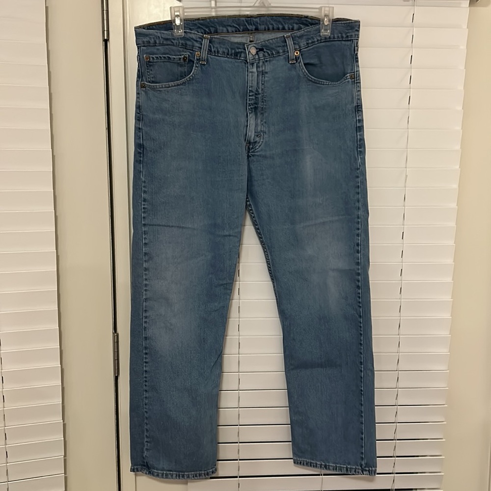 Men’s Levi Jeans - Picture 2 of 7
